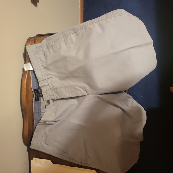 Banana Republic shorts. Lightly used. Size 34 - Picture 3 of 3